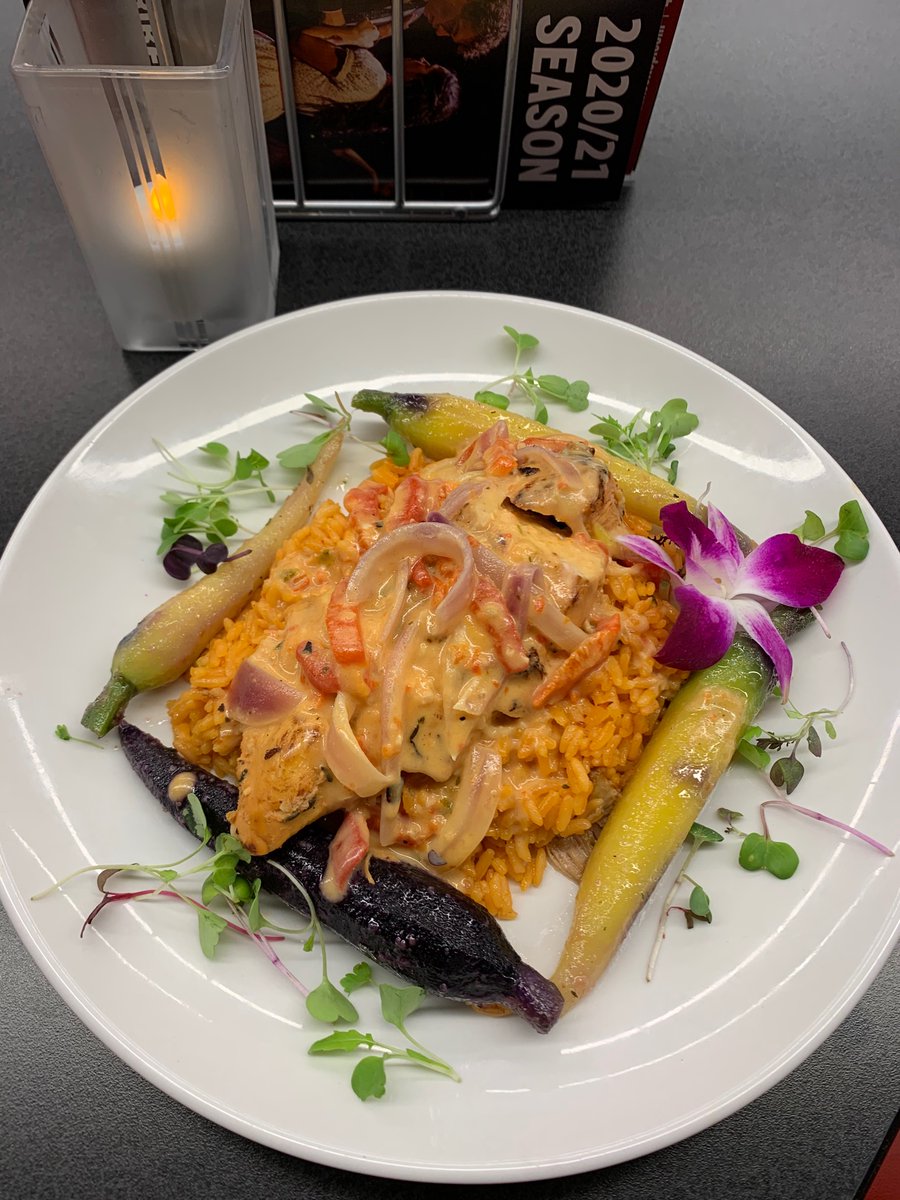 MKEStackner's tweet photo. Marinated Sofrito Chicken - Marinated Pan seared Amish Chicken Breast Topped with a Sofrito Cream Sauce w/ fresh Garlic, Fire Roasted Peppers, And Red Onions. Served on a bed of Spanish Rice and Sautéed Tri-Colored Carrots. https://t.co/9wN6tloePq