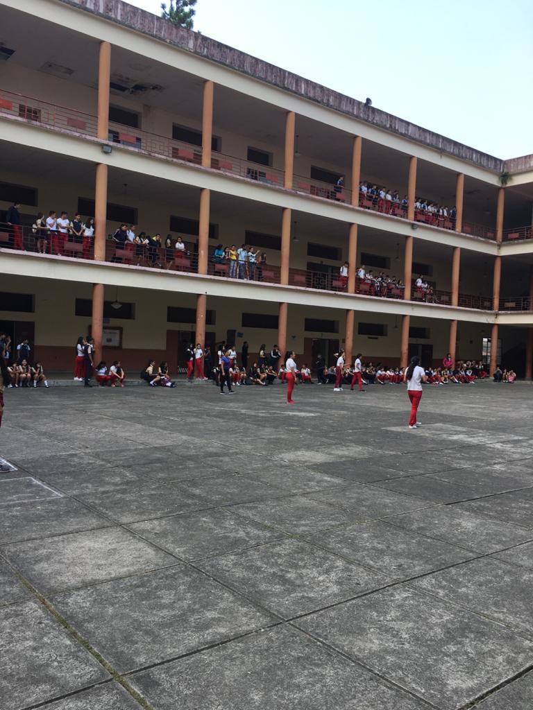 lbsimonbolivar1's tweet photo. Actividad Deportiva Encuentro #LBSB #EstilitaOrozco #EnmarcadoCampaña "Por Amor a la vida y a la Paz" @ZonaEducTachira @charlychaves @MPPEDUCACION https://t.co/8Xuv9g4OOe