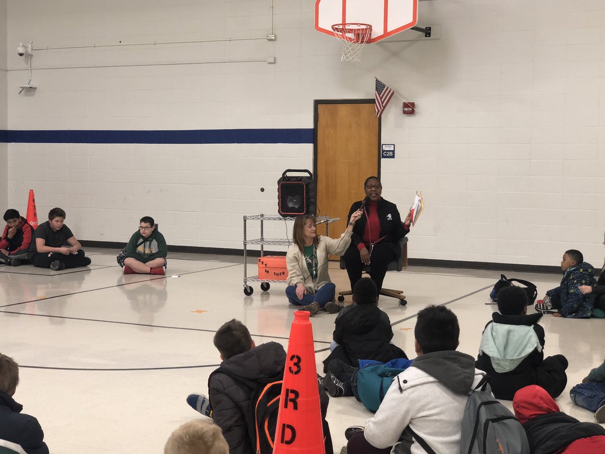 StevensinSTEM's tweet photo. We had a great green eggs and ham day! We started the morning with @AThompson259 reading to us during morning meeting. Then we got to enjoy some yummy cookies that she brought for our students! https://t.co/34kLZpLglM