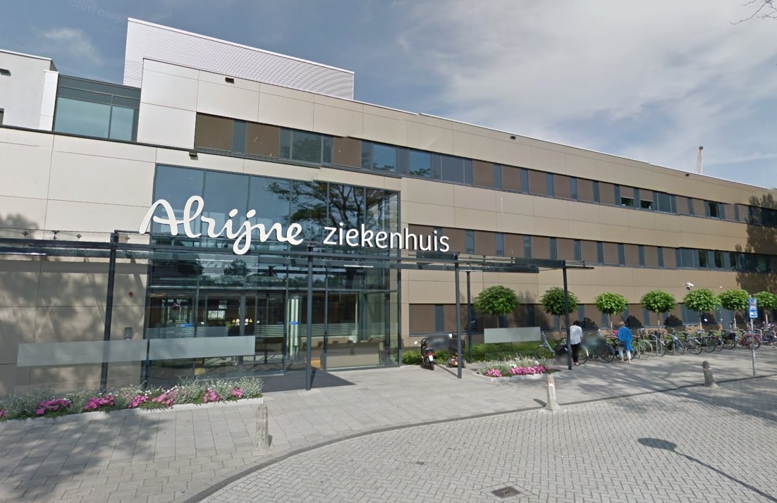 Vanavond vond een brand plaats op de achtste etage van het kantoorgebouw van Alrijne Ziekenhuis Leiden. De brandweer heeft de brand onder controle en ventileert het gebouw. Er zijn geen patiënten bij betrokken.