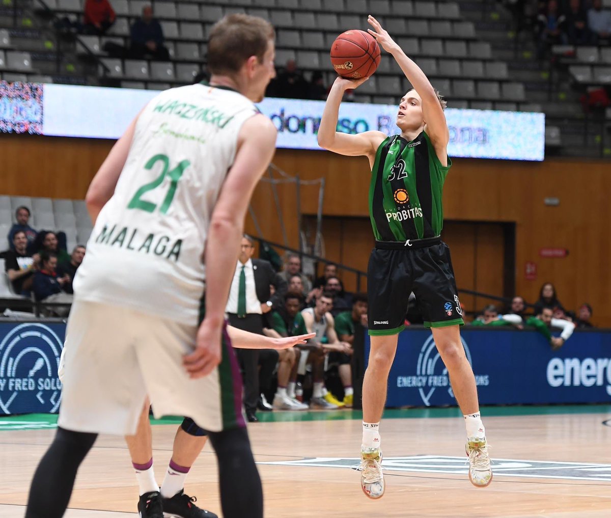 Penya1930's tweet photo. FIIIINAAAAAALLLL!!!! 

👍🏻 Acabem l’@EuroCup invictes a casa!

🟢 @Penya1930 101
🟣 @unicajaCB 86

#PenyaLive #7DAYSEuroCup https://t.co/ZKd7LinXQ6