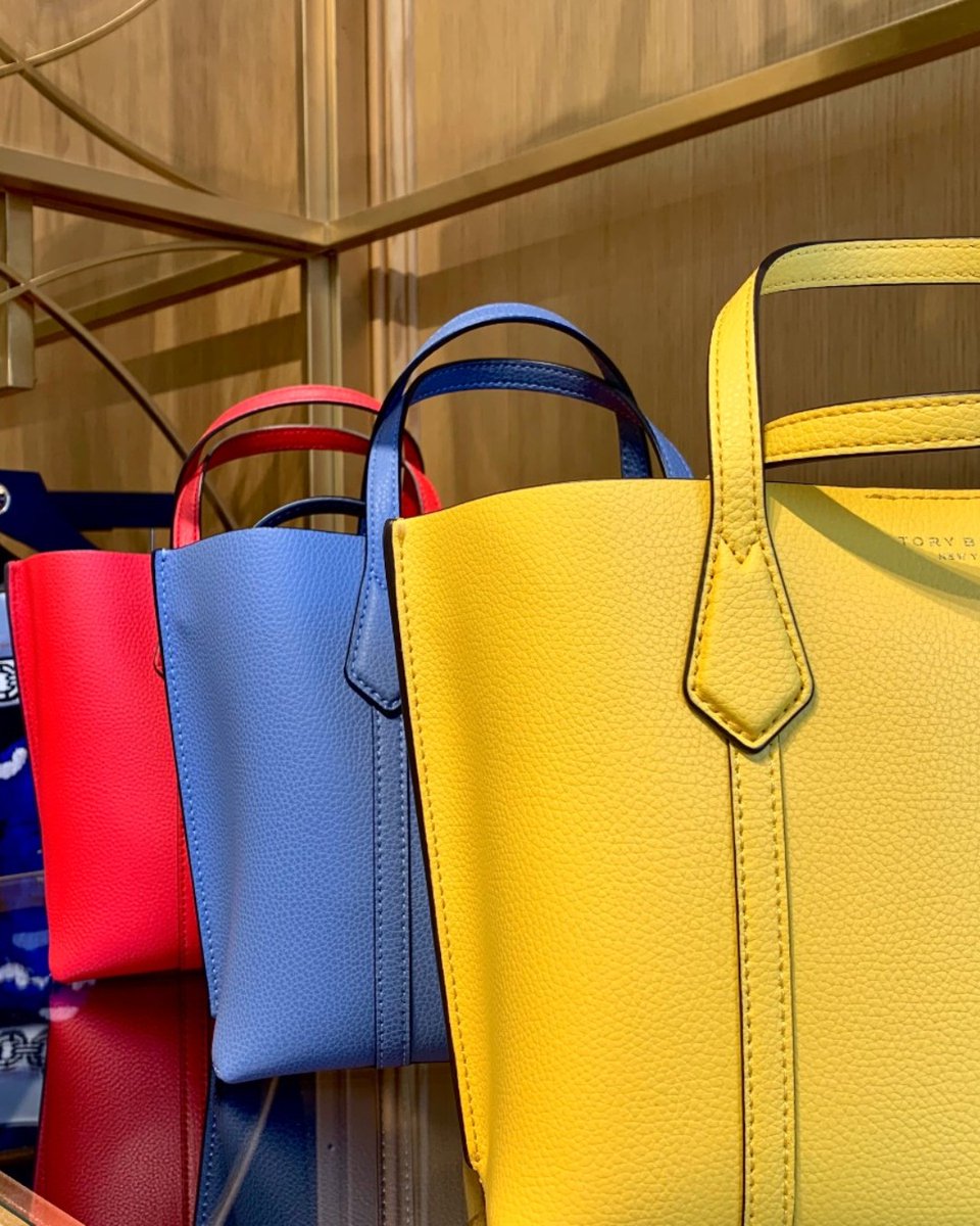ShoppingTaxFree's tweet photo. Spring arrivals of bold and bright colors at @toryburch. View the collection at @HP_Village and stop by TaxFree Shopping to process your sales tax refund in cash. #shoptexas #taxfreeshopping https://t.co/TdNmHlfREd
