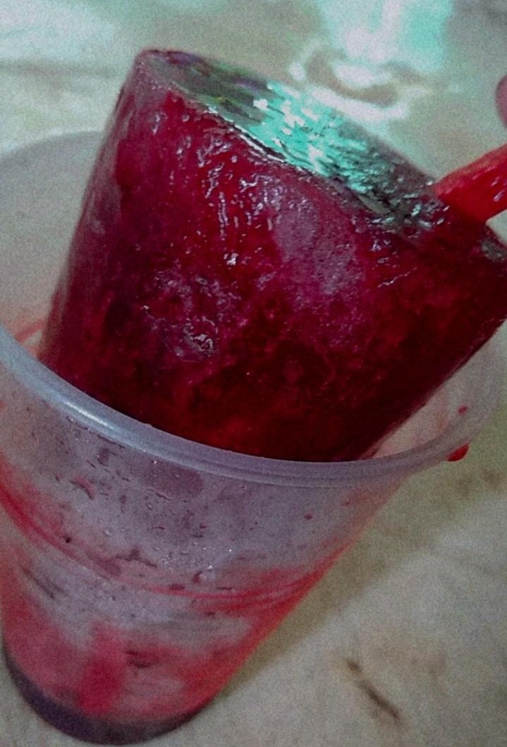 Mich0340070441's tweet photo. Me estoy quejando del dolor de garganta, pero ah una chamoyada no esta mal para el calor que está haciendo ahorita 🥵🥵🥵 https://t.co/ZlAWKvvEsM