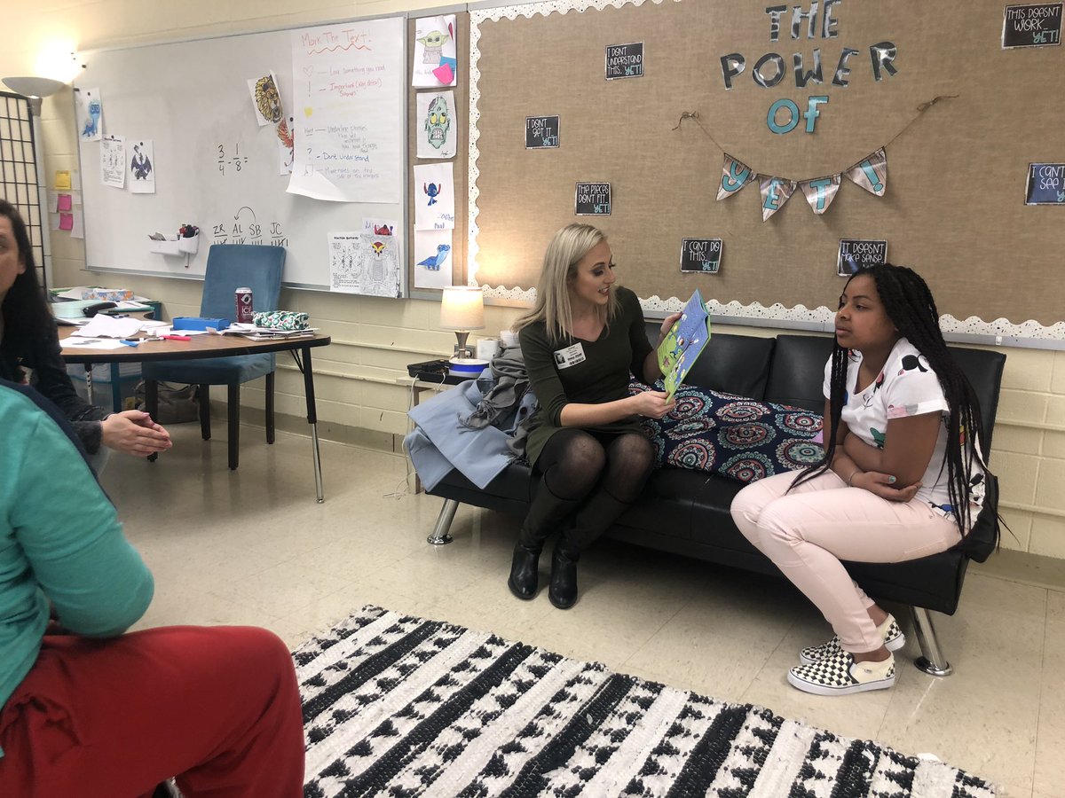 StevensinSTEM's tweet photo. Thank you @KWCHKristen for coming to read to our hornets! The students loved learning about bugs with you. https://t.co/8hIymt9xyY