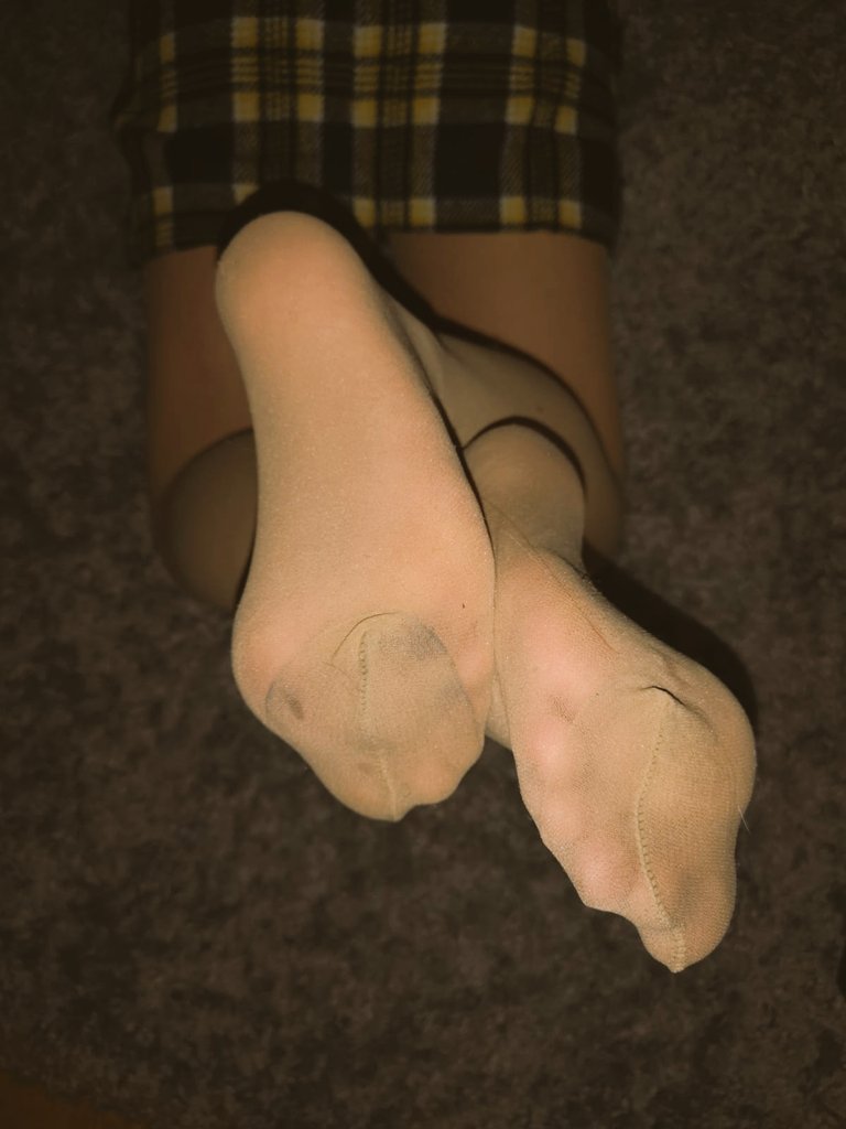 FootQueen91's tweet photo. Get on the floor losers..... Smell &amp; lick my nylons... 😛 Maybe if your lucky I can take them off. #smelly #feet #nylons #feetdom #findom #sweaty #footfettish #nylonfetish #soles #toes #solefetish #footlover #paypigslave @stupidloserfuck @PayPigRetweet # https://t.co/wHQrvCkh64