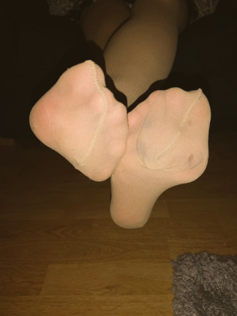 FootQueen91's tweet photo. Get on the floor losers..... Smell &amp; lick my nylons... 😛 Maybe if your lucky I can take them off. #smelly #feet #nylons #feetdom #findom #sweaty #footfettish #nylonfetish #soles #toes #solefetish #footlover #paypigslave @stupidloserfuck @PayPigRetweet # https://t.co/wHQrvCkh64