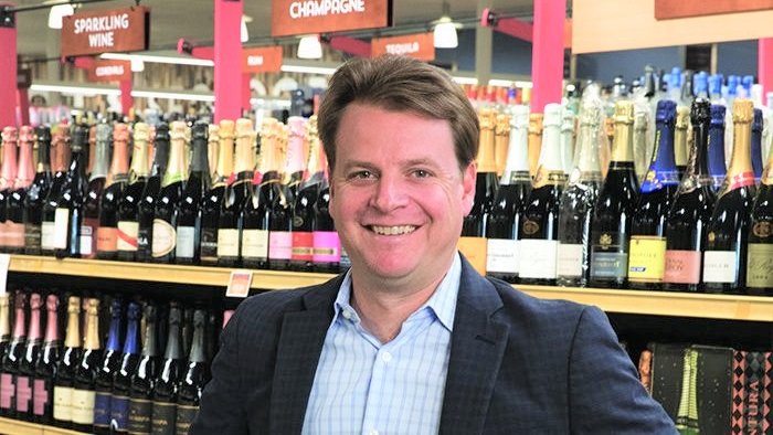ucdavisbusiness's tweet photo. #UCDavis alum Curtis Mann MBA 06 has earned his Master of Wine from the Institute of Masters of Wine. Mann is the 53rd person in the U.S. to have an MW, known to many as the most respected title in the world of wine. Congrats! https://t.co/bHa0vlI60A @mastersofwine #AggiesatWork https://t.co/4PO6asgrpN