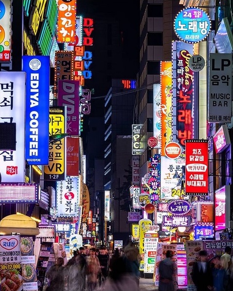 Koreawelle's tweet photo. Nachts leuchten viele bunte Neonreklamen in #Jongro, Seoul
📷: @korea_nightview
#종로 https://t.co/1YBVhYM31O