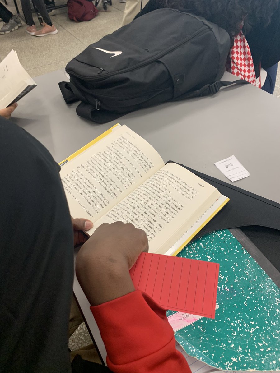 LinLibrarian's tweet photo. A couple of our students discovered Jason Reynolds!  @lindalelitcoach @LindaleLIT @JasonReynolds83 @PositivelyLMS @lindalelynx https://t.co/LZa2SS4nHX