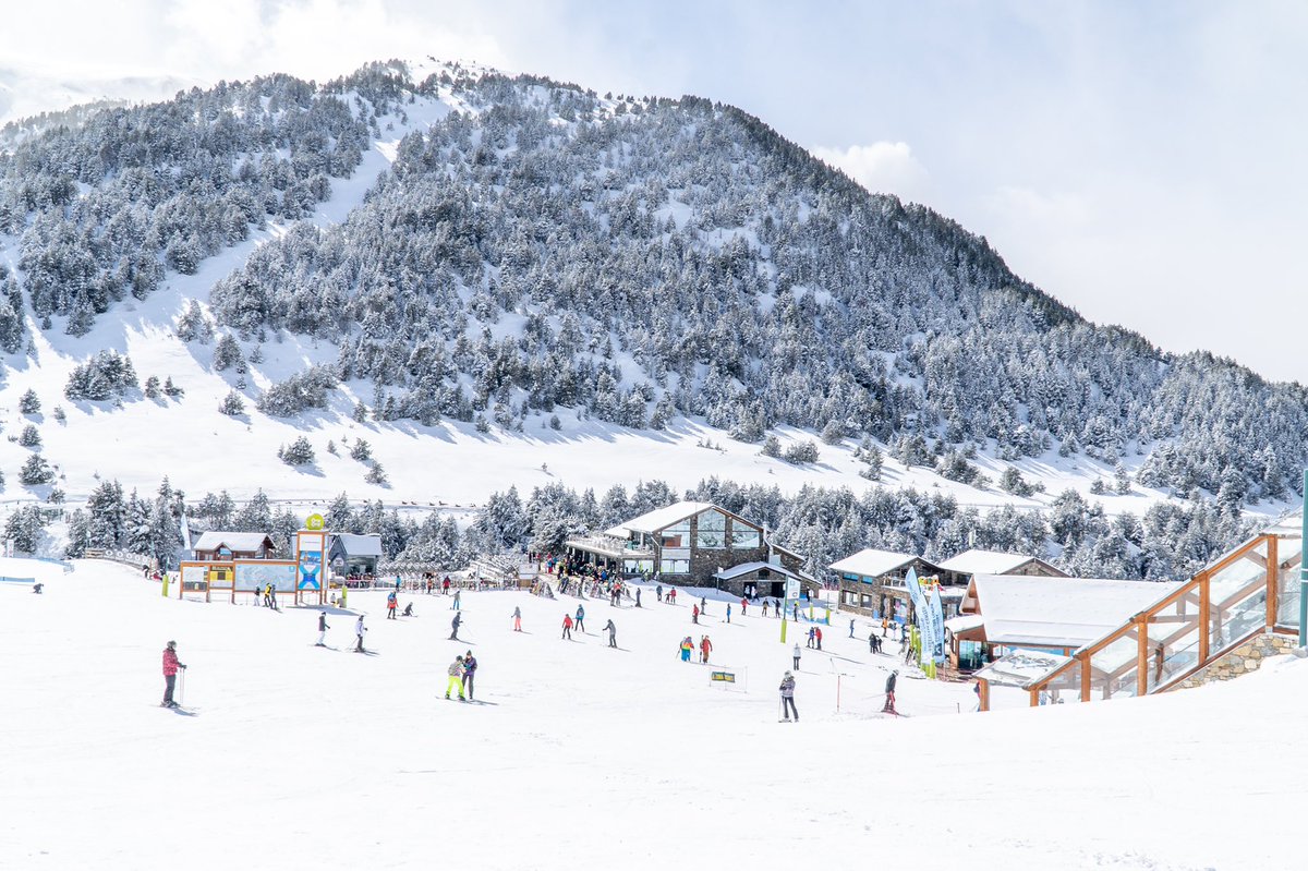 grandvalira's tweet photo. ESP | El mes de marzo llega a Grandvalira con nieve fresca que augura unas condiciones magníficas hasta final de temporada https://t.co/RYr2W3OeFC #Grandvalira #Snowvolution https://t.co/BbXVmN2oVz
