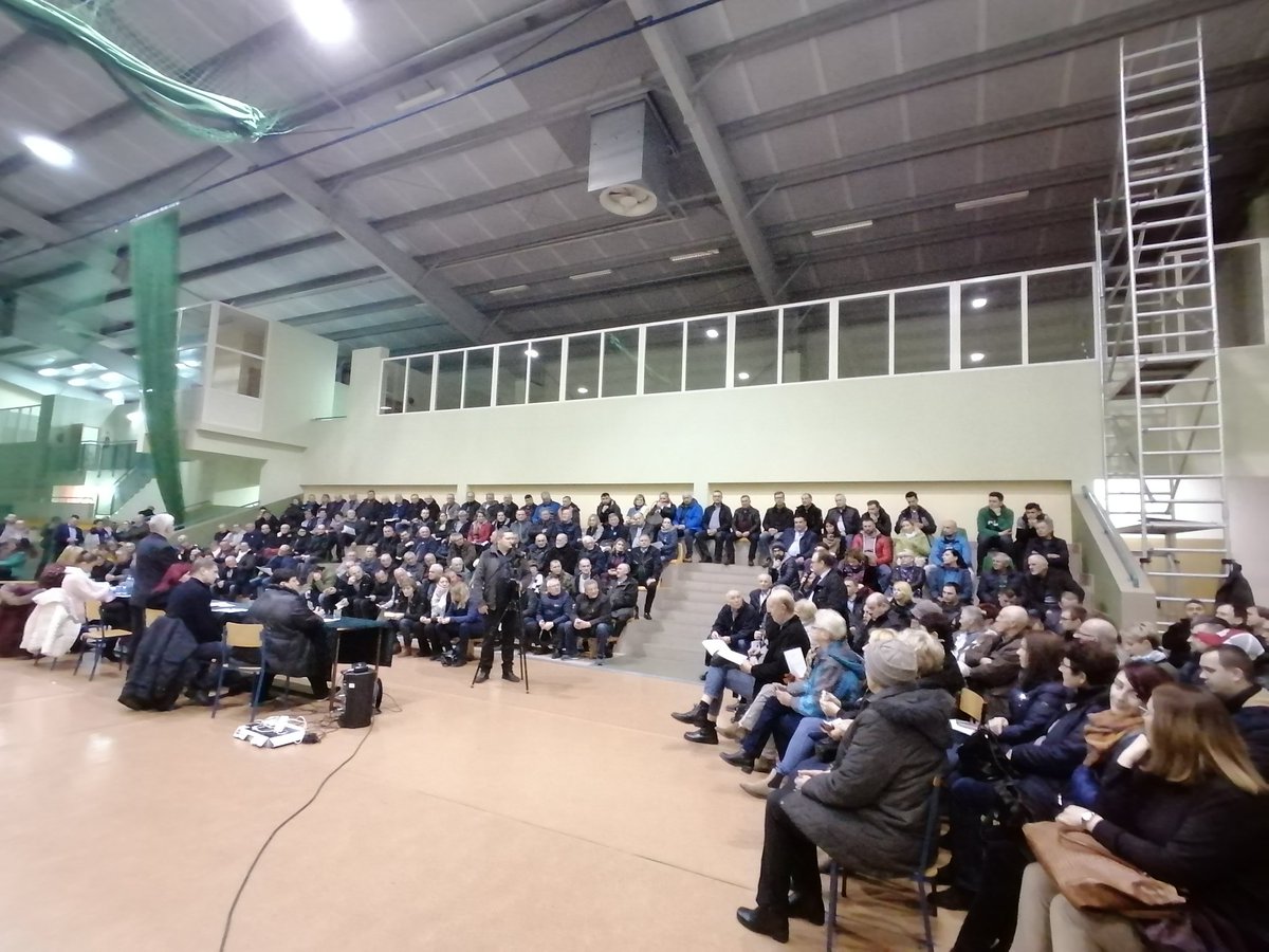 pmusialska's tweet photo. W #Kroczyce trwa spotkanie w sprawie budowy nowych linii kolei dużych prędkości do CPK @zachodni @a_dziedzic https://t.co/jCUXSN4d5e