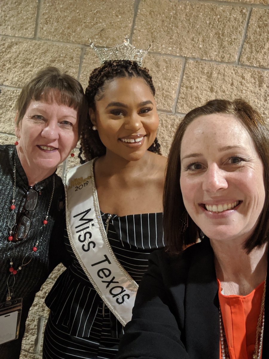 edtechchic's tweet photo. Debbie and I are totally fangirling over the GORGEOUS 2019 Miss Texas Chandler Foreman! #CubTalks #IChooseBrenham #GreatThingsBrenham #MissTexas @BrenhamISD https://t.co/WmULMtBEzj