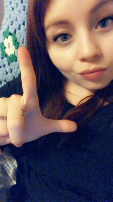 Just woke up. Which one of you piggies wants to send for coffee and breakfast? /#finD findom finsub cashcow<a href="/tag/find"class="tags"><span>#find</span></a>