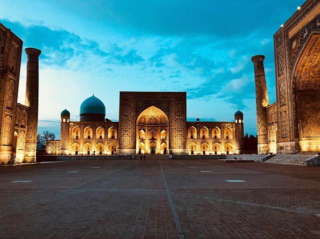 entdeckediewelt's tweet photo. Samarkand in 🇺🇿🇺🇿🇺🇿 #usbekistan #bynight 500 Jahre alte Bauwerke wie in 1001 Nacht. Die #silkroad von ihrer schönsten Seite 🚀🚀🚀
#samarkand #uzbekistan_inst #uzbekistan #registon #amirtimur #outdoor #sun #seidenstrasse #uzbekistan🇺🇿 #russia #centralas… https://t.co/hvvU5lRsG3 https://t.co/qJvxYP4gq8