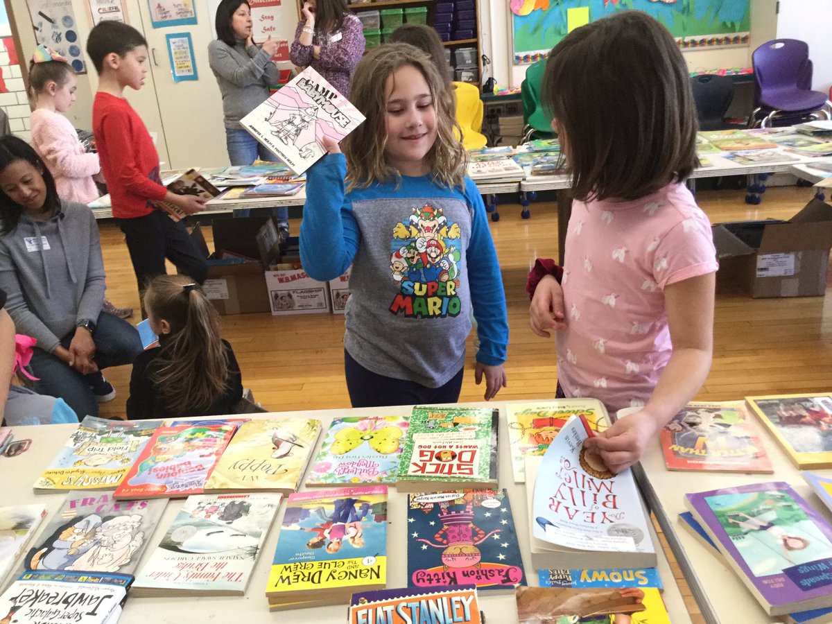 MrsAssor's tweet photo. @Hubbard_School Thank you Hubbard PTO for a successful Book Swap! My students were excited that they could pick 2 books this year! Many of them picked one for themselves and one for their sibling! #SharingIsCaring https://t.co/ZjojU9Hge3
