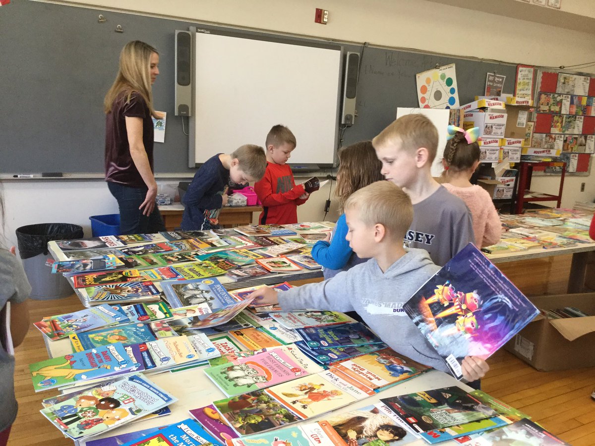MrsAssor's tweet photo. @Hubbard_School Thank you Hubbard PTO for a successful Book Swap! My students were excited that they could pick 2 books this year! Many of them picked one for themselves and one for their sibling! #SharingIsCaring https://t.co/ZjojU9Hge3
