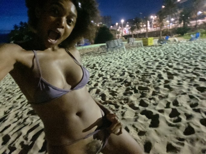 Showing off on Salvador's beach! Soon the movie will be live on https://t.co/XXNrUCtEAR https://t.co/3ZInhMIXfK<a href="/tag/luna"class="tags"><span>#luna</span></a>