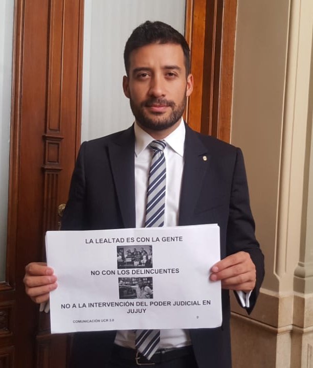 Comunicacionucr's tweet photo. #jujuynosetoca #cuidemoslapaz hoy marchamos contra la impunidad y la corrupción. No a la Intervención del Poder Judicial de Jujuy. La lealtad es con las víctimas no con los delincuentes https://t.co/KwFHuNz8W8