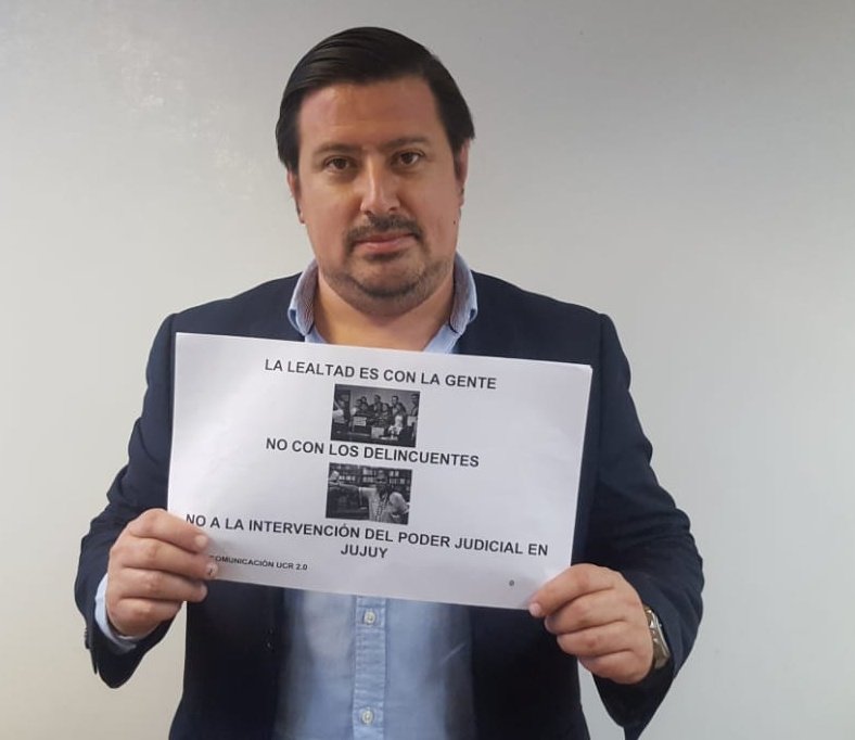 Comunicacionucr's tweet photo. #jujuynosetoca #cuidemoslapaz hoy marchamos contra la impunidad y la corrupción. No a la Intervención del Poder Judicial de Jujuy. La lealtad es con las víctimas no con los delincuentes https://t.co/KwFHuNz8W8