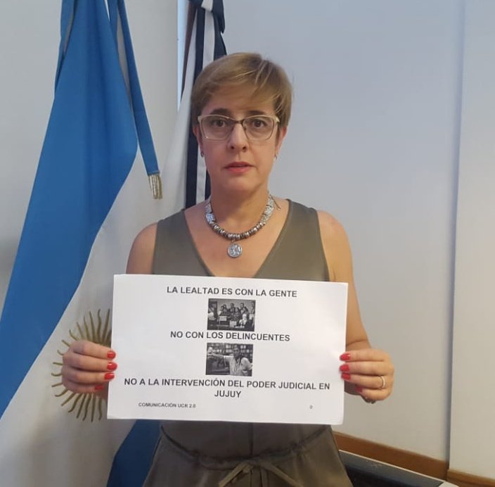 Comunicacionucr's tweet photo. #jujuynosetoca #cuidemoslapaz hoy marchamos contra la impunidad y la corrupción. No a la Intervención del Poder Judicial de Jujuy. La lealtad es con las víctimas no con los delincuentes https://t.co/KwFHuNz8W8