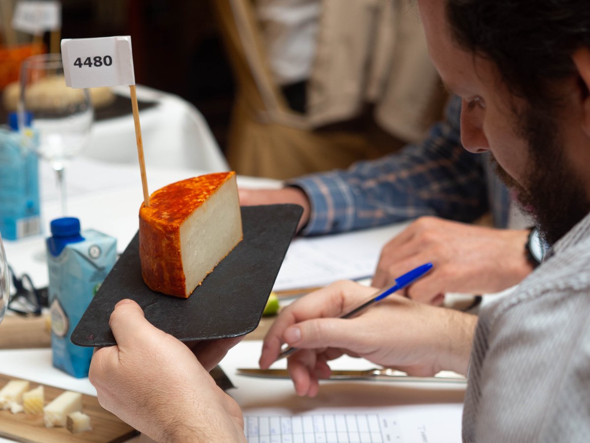GrupoGourmets's tweet photo. 🧀Pronto sabremos los finalistas del Campeonato #GourmetQuesos 2020 Los Mejores de España 🧀 60 expertos están deliberando para elegir los que llegarán a la final en el #Salongourmets2020 https://t.co/KsF3ojuyAo