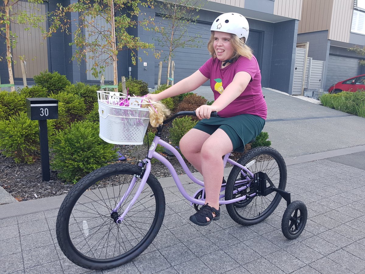 SmithKingsmore's tweet photo. Meet Olivia, A SKS Warrior! Read her journey to diagnosis and how her parents are supporting her along the way!
#smithkingsmoresyndrome #macrocephaly #globaldelay #adhd
https://t.co/2y1T4JHwXo https://t.co/NX89L7arlO