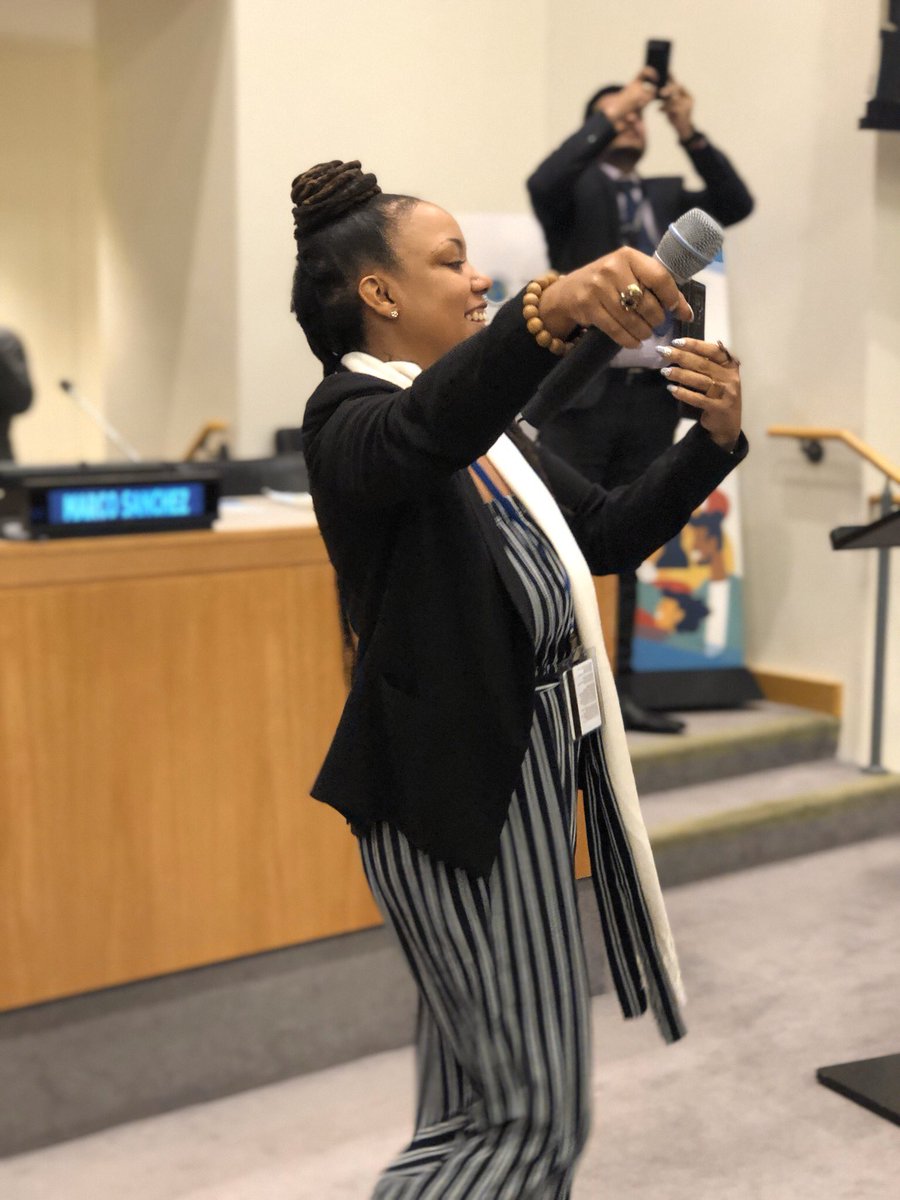 NGO_YouthUnited's tweet photo. Ruth Brinkley from New Future Foundation started the open mic by making the attendees stand up and sing 🎤 with her #DecadeOfYouthAction #UNwithCivilSociety #GlobalGoals @UNDGC_CSO @FriendshipAmbas https://t.co/1B6bwuKWjl