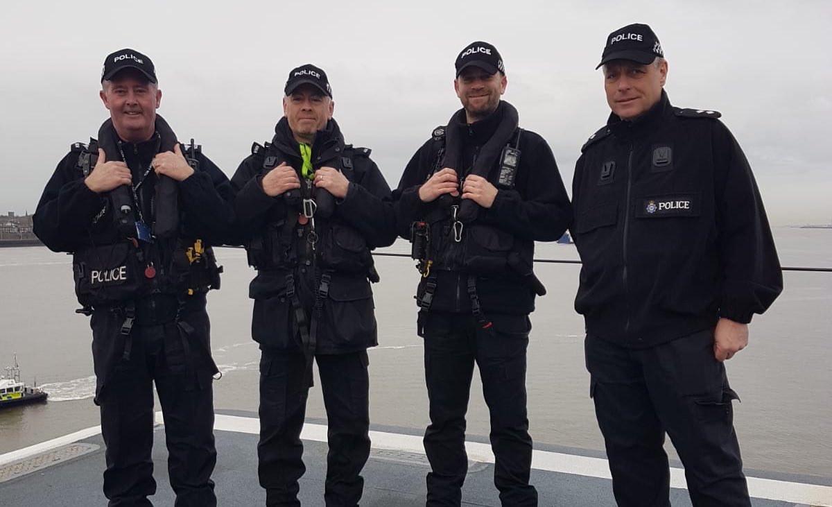 MODPolice's tweet photo. On the flight deck of @HMSPWLS earlier today, with the @MerseyPolice North West Diving Group - a great team who weβve worked closely with during our time in Liverpool, thanks guys for all your support.π
#PWLSinLiverpool
#PartnershipWorking
#KeepingDefenceSafe https://t.co/vnVP5BvmBh