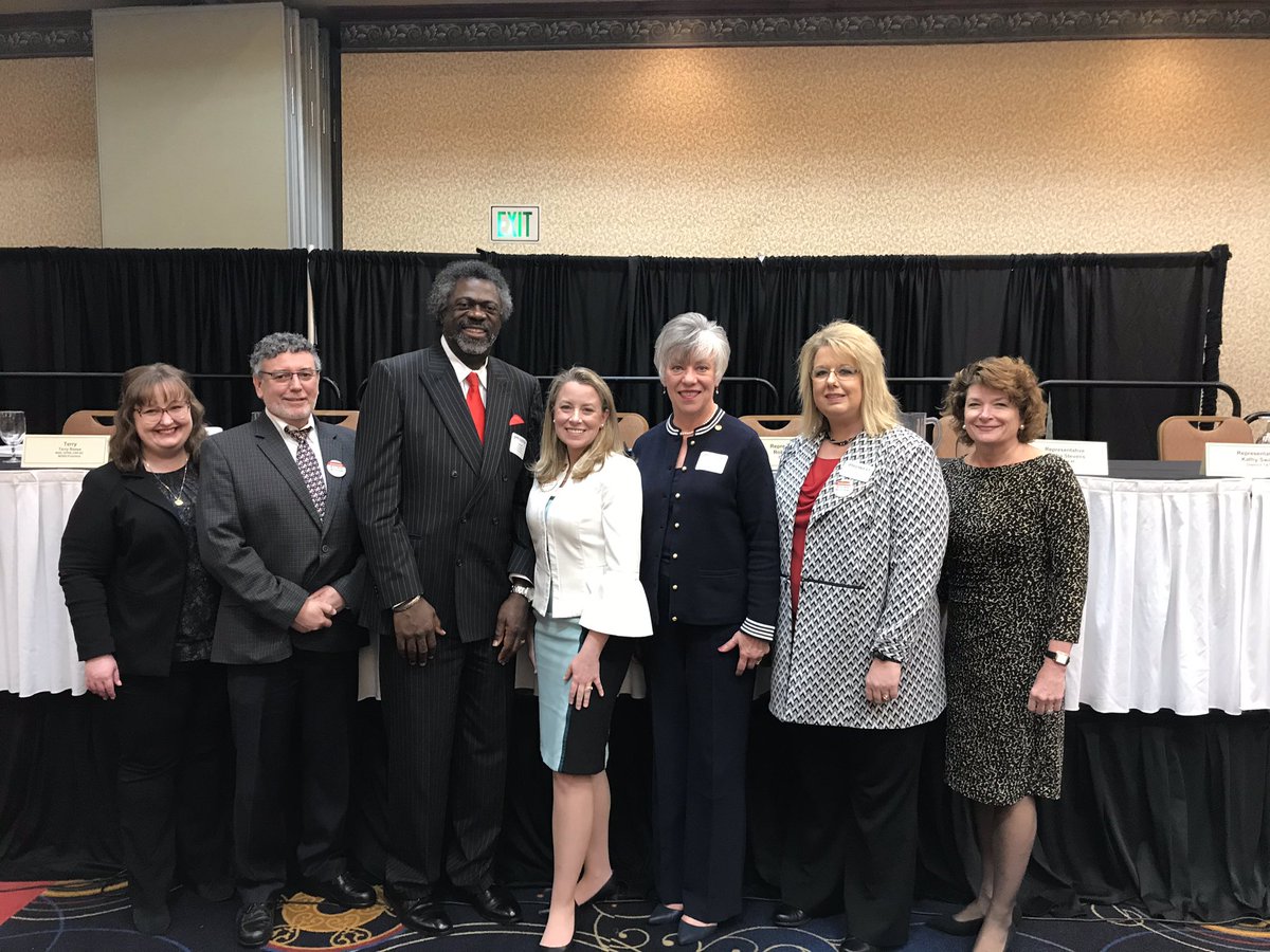 MONurses's tweet photo. From left to right: MONA State Director, Heidi Lucas; MONA President, Terry Reese; ANA President, Dr. Ernest Grant; MONA VP of Advocacy, Sarah Oerther; MONA Past VP of Advocacy, Rebecca McClanahan; Midwest Multistate Division CEO, Jill Kliethermes; MONA Lobbyist, Kyna Iman https://t.co/0CCel5nEFy