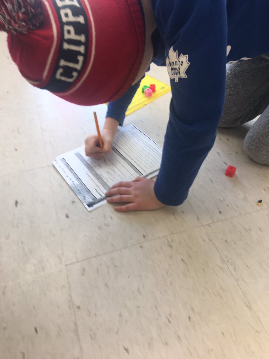WendatLibrary's tweet photo. Building strong and stable bridges with different material @WendatLibrary with grade 3 students. https://t.co/kULVRbXHNr