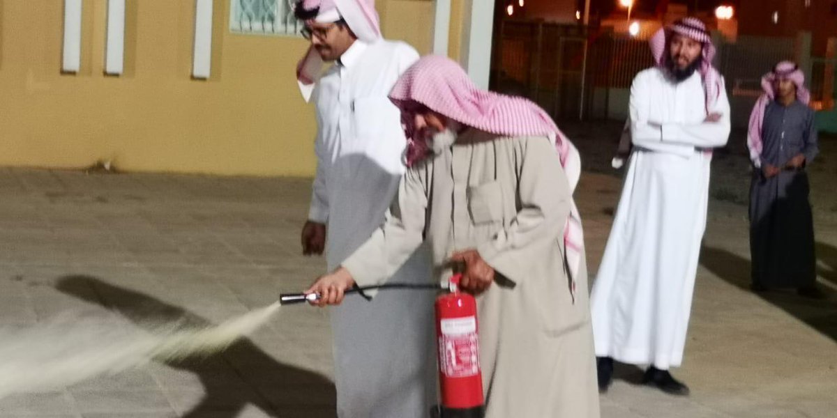 kbar1122's tweet photo. ثانوية الزلفي الليلية تفعل اليوم العالمي للدفاع المدني عمليآ عبر تجارب إطفاء حرائق وهمية شارك فيها مجموعة من الدارسين بإشراف من قائد المدرسة أ- عبدالعزيز الخميس 
#تعليلم_الزلفي 
@zulfiedu https://t.co/UTTzIKPk82