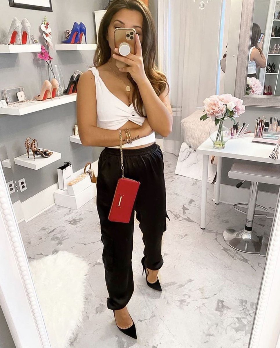 ShopLuvB's tweet photo. Channel that Friday feeling on a Wednesday because it will be a good week 🖤Shop the Kylie Satin Joggers as seen on by Zi #LuvB https://t.co/XIBwD3d9Ny