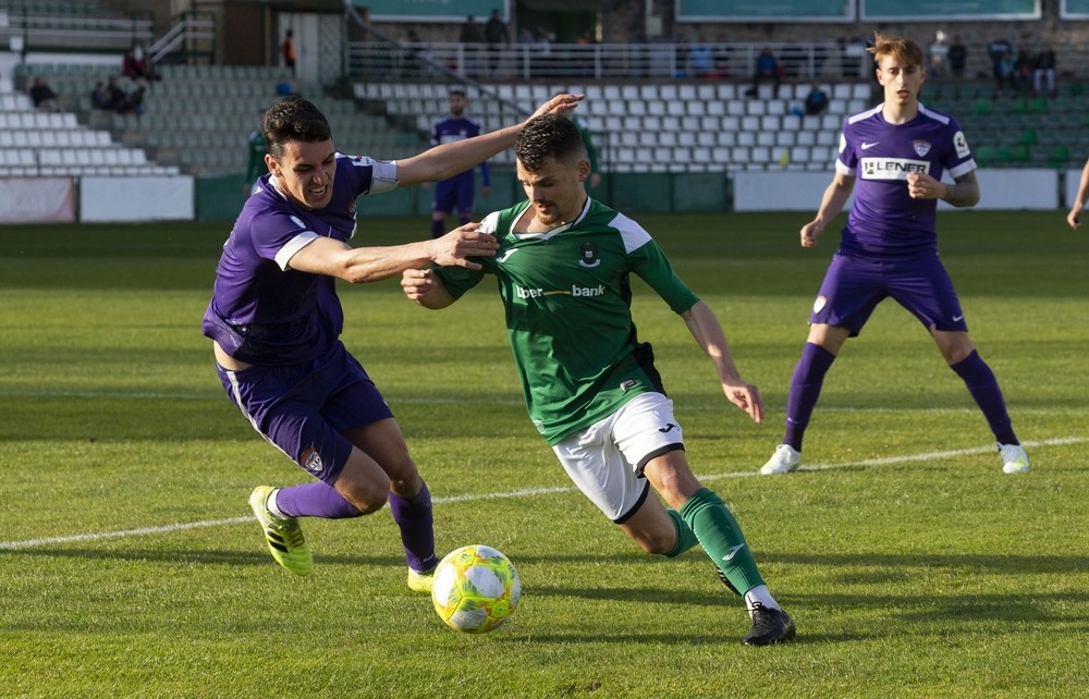 tribunadetoledo's tweet photo. Fran Montávez fue el mejor frente al Guadalajara @CD_Toledo @toledo1928 https://t.co/su8VLxFkMY https://t.co/bKB0naY2KF