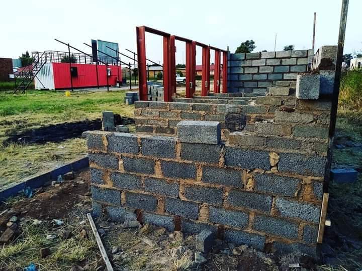 LifestylePopup's tweet photo. Good morning to the Pop-Up people, come journey with us brick by brick. Baby steps, but one at the time. 👣
#ThePopUpLifestyle
#TheNewBabyInTheBlock
#TheRedContainerInTheHood https://t.co/xwZouus0vz