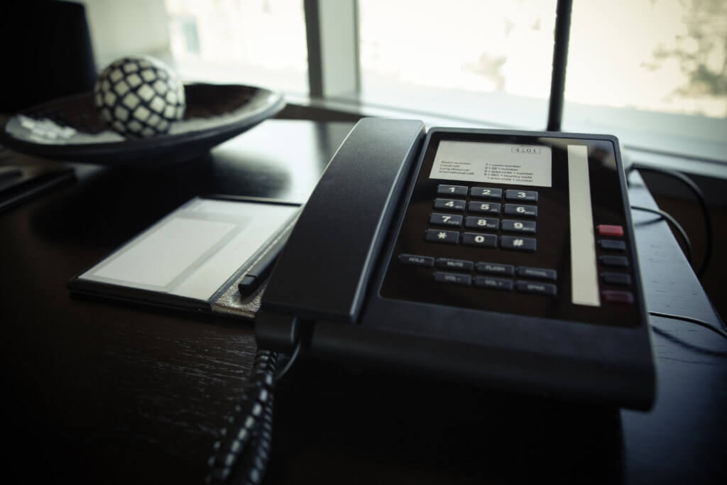 OnHoldMarkInc's tweet photo. Read our article to find out why using VoIP default music isn’t great for your company’s bottom line. https://t.co/8IE4HRRNUN https://t.co/m0bJ0cMuIL