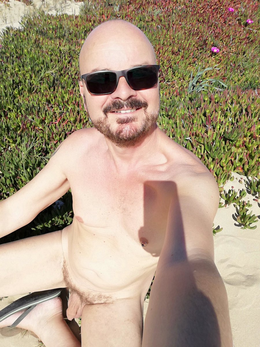 kevster01nudist's tweet photo. Great afternoon at the beach today #elrebollo I love you! #nudist #naked #naturista #nudebeach https://t.co/G3qlnbgvno