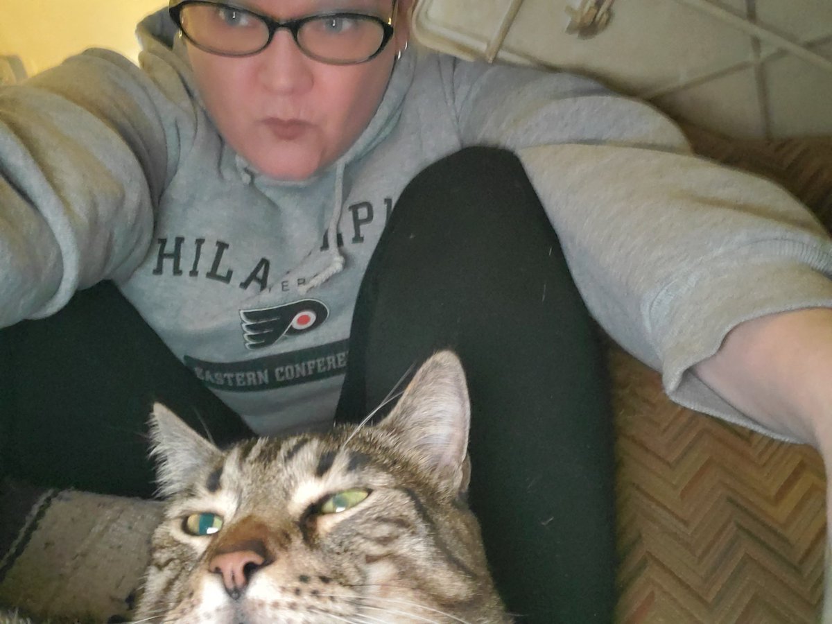 eelrengaw's tweet photo. Hanging out with my super secret bf.
#kitteh #secretbf https://t.co/ic4D8KIbdX