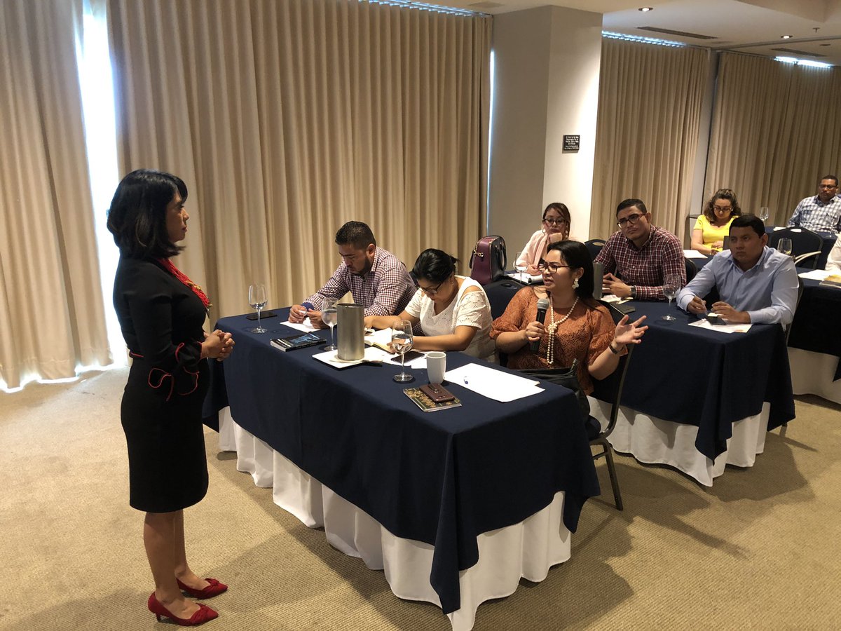 Hoy estamos en San Pedro Sula realizando el curso especializado en derecho constitucional con el #MinisterioPúblico. Tema de la jornada: “Enfoque constitucional en la lucha contra la Corrupción Pública