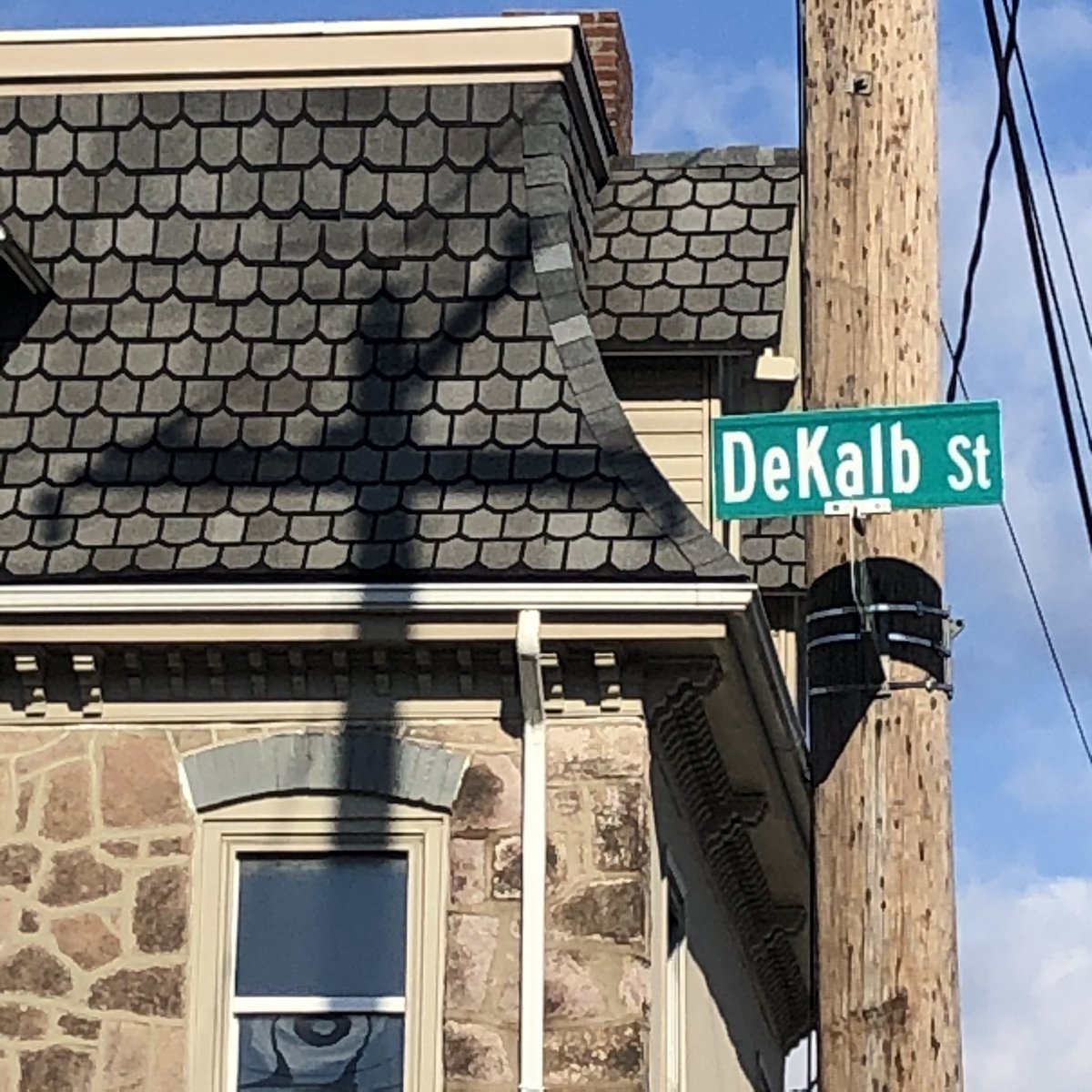 ChrisMich1's tweet photo. Happy #RobotechDay! To celebrate, I hiked to the original address of Comico Comics that published the #Robotech comics and graphic novels in the 80s. Today, 1547 DeKalb Street is a Physical Therapy place. I also wore my Mars Division shirt to make it extra nerdy. https://t.co/SBMLhufaFz