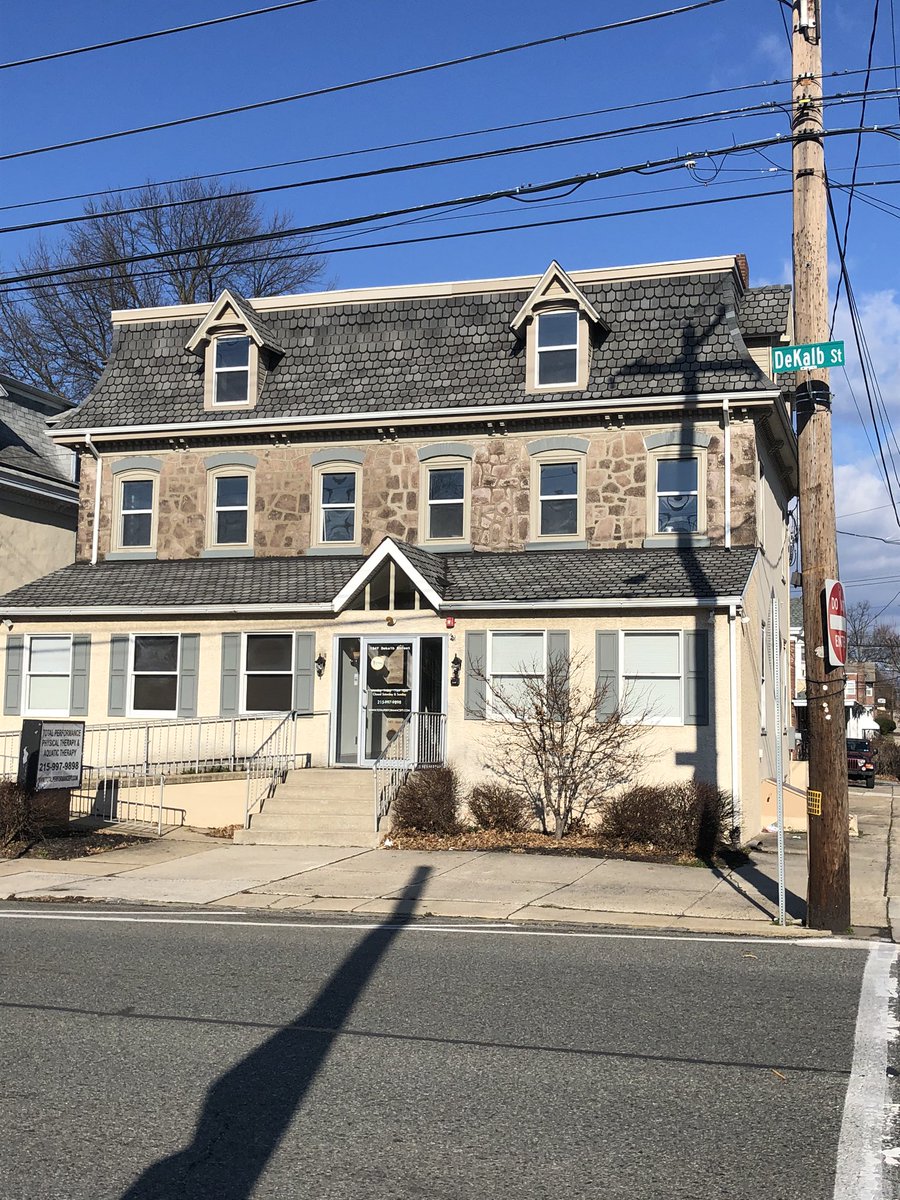 ChrisMich1's tweet photo. Happy #RobotechDay! To celebrate, I hiked to the original address of Comico Comics that published the #Robotech comics and graphic novels in the 80s. Today, 1547 DeKalb Street is a Physical Therapy place. I also wore my Mars Division shirt to make it extra nerdy. https://t.co/SBMLhufaFz