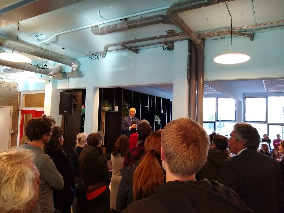 timmietovenaar's tweet photo. Wat een feest! En wat een prestatie! Het Wijkpaleis #editie2 werd vanmiddag geopend ππͺ. In '14 hadden we er met de Gebiedscommissie Delfshaven ook nog 'n bescheiden rol in toen we 't welzijnsbestek bij (destijds wethouder) @hugodejonge 'n klein beetje...
https://t.co/46L5CndGXO https://t.co/SGrUAAX3v1
