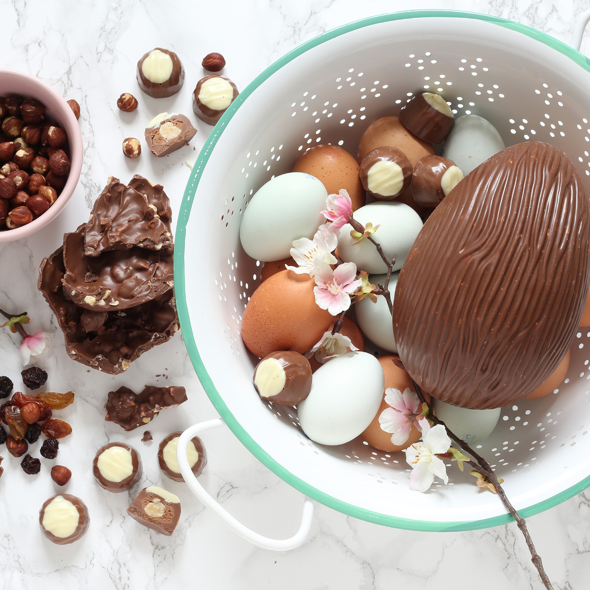 lilyobriens's tweet photo. Our Easter Eggs are back!๐ฎ๐ฐ Sticky Toffee? Honeycomb Crispy Hearts? Marshmallow & Cookie?๐ค Which Easter treat would you crack open first? https://t.co/rEPfku3cu2 #easter #chocolate #sharewisely #lilyobriens https://t.co/qzmrfikEfw