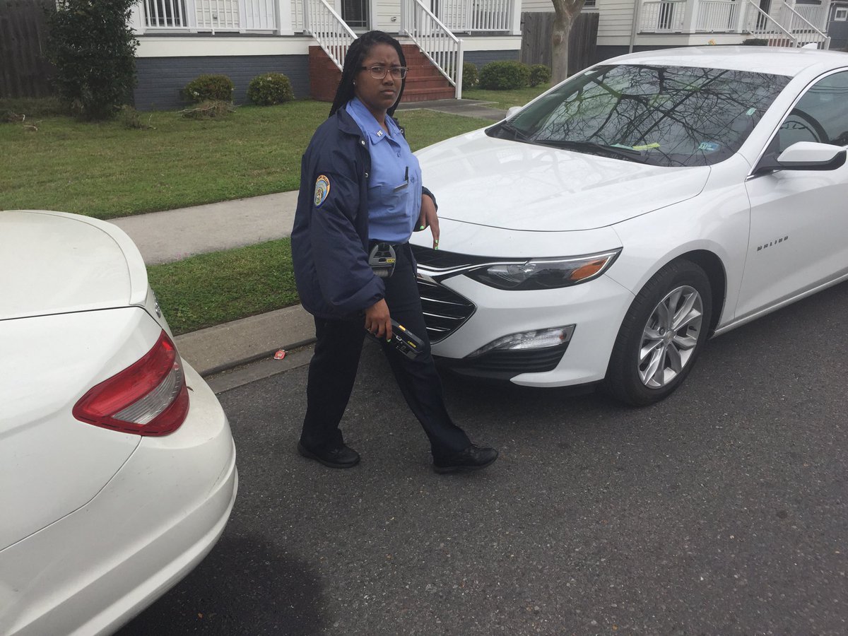 PSA: We have a visitor on Dixon Street. Park with care — always.
#TeamGold #HailAllHailXU 

⁦<a href="/XULAppreciation/">XULA💛🖤</a>⁩ ⁦<a href="/XGoldmine/">XULAGoldmine</a>⁩ @xula1925 <a href="/xula2023/">Xula</a> ⁦@XULA2022⁩ ⁦<a href="/XULASGA/">XULA SGA</a>⁩