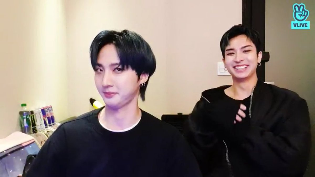Nesnessy_Uni's tweet photo. Who can be cute and make you smile at the same time?

PENTAGON!!!!! 😍 #YuHu

@CUBE_PTG
#MessageForMyUniverse 
#PENTAGON #UNIVERSE 
#pentagon_the_black_hall https://t.co/FD9iXEIGab