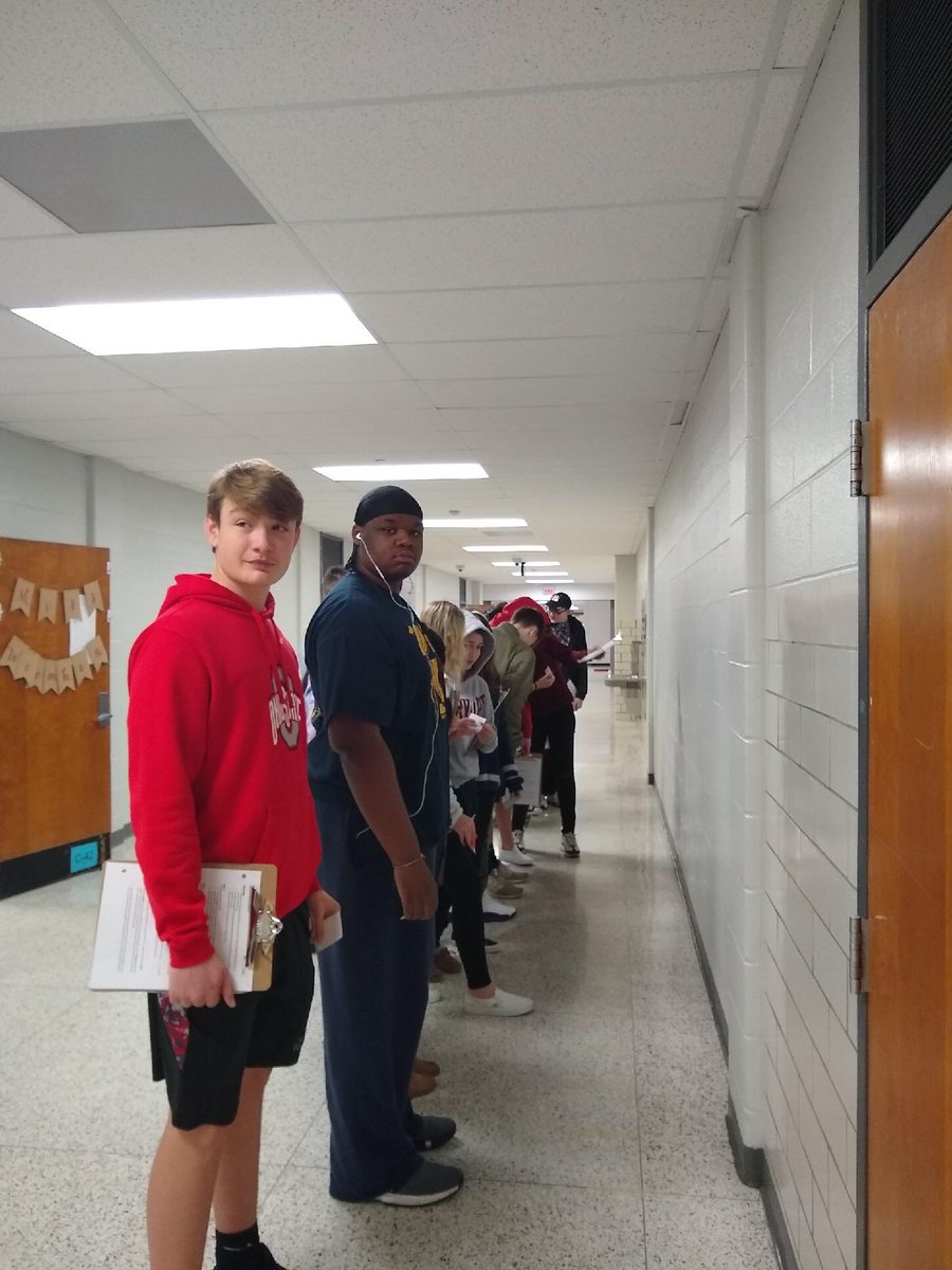 MrsCoolidge1's tweet photo. Today Math 2 S’s explored quadratic behavior by tossing a bean bag! @MsBennettMHS was our professional corn hole player and the S’s marked where the bag crossed their line of vision. Then we plotted all the points on @Desmos. Check out my blog for the lesson! #MorefortheM https://t.co/xomrKBcqsB