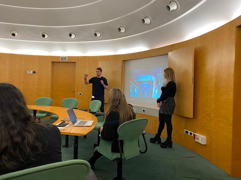 MinosTechs's tweet photo. Hoy se ha hecho la presentación definitiva en Fira Barcelona.

Nuestro Team Leader, un miembro de Warhol y nuestro equipo de arquitectas han realizado la propuesta de nuestro stand en la feria Retail &amp; Brand.

¡Durante esta semana sabremos quienes son los elegidos! https://t.co/OzAaiSQTAq