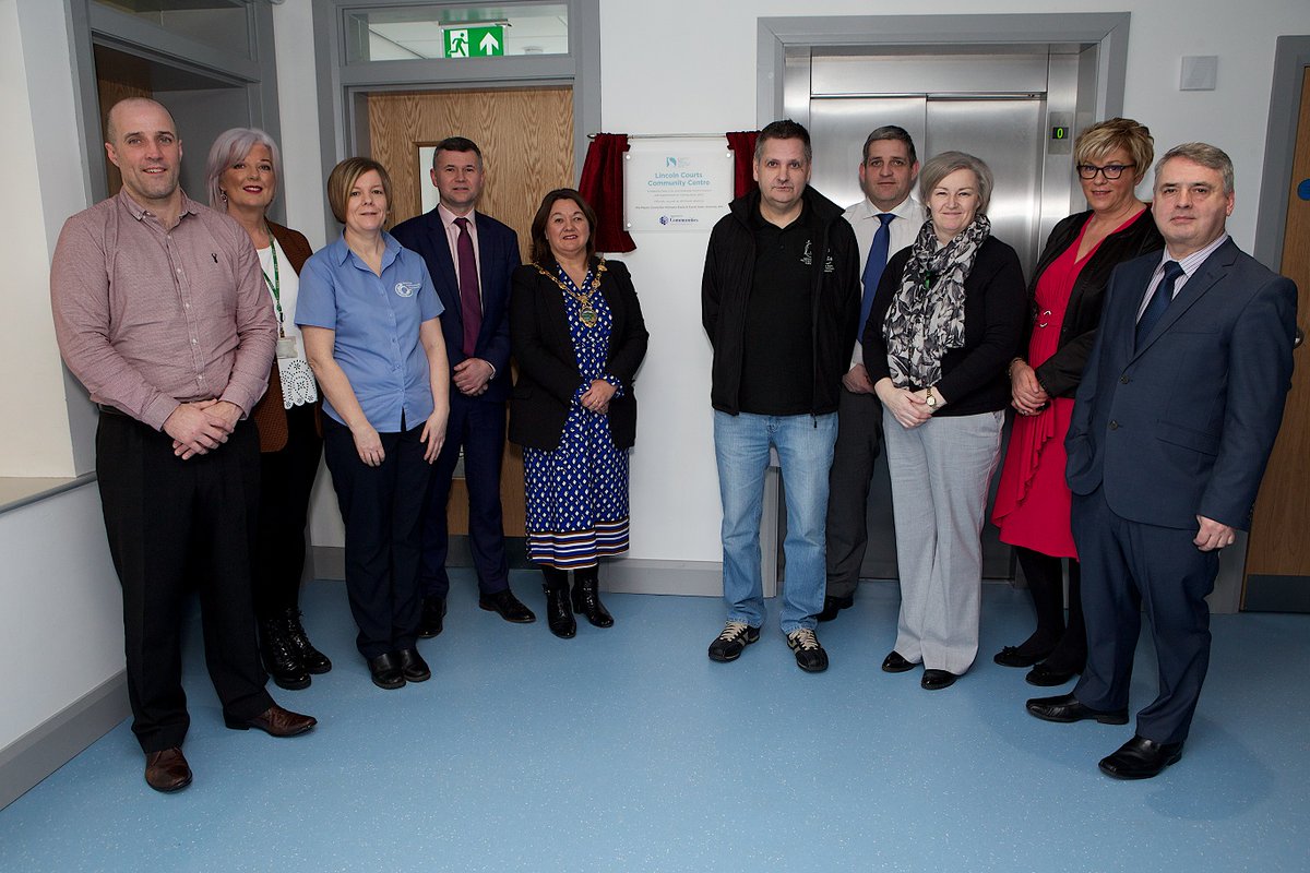 derryjournal's tweet photo. Mayor officially opens Lincoln Courts Community Centre
https://t.co/762txi1bnq https://t.co/uPL6kpOg7p