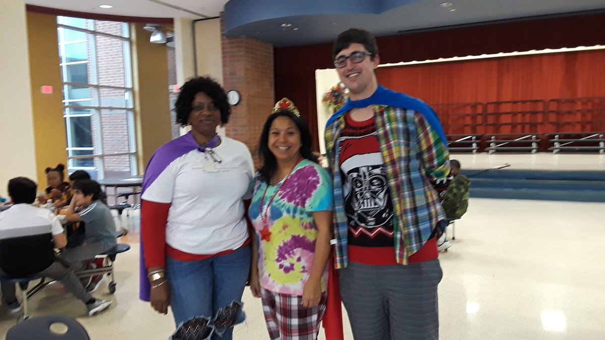 cgillammedia's tweet photo. Wacky Wednesday on the Trail!
 @CatawbaTrail @RichlandTwo #WackyWednesday #ReadAcrossAmericaWeek https://t.co/oqbYotI5tu