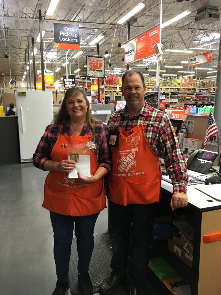 HDISM_MoeizA's tweet photo. HDI Sales Consultant Mike L. celebrating Cheri in appliances @THD6972 Barstow with a bathroom sale! #THDHDI #EveryStoreEveryDay @RonRothacker @THDShawnPacCen @George_D_THD @OrmondLsormond https://t.co/vHSXW6iWpE