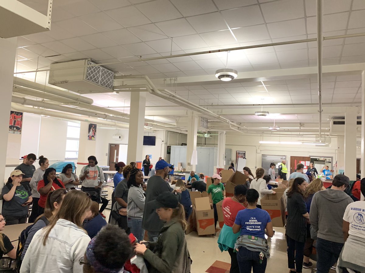 tanishawesby's tweet photo. A day of service at East Magnet School w/@kwesby73! #MNPSEducators #NashvilleStrong https://t.co/T151CwA2tI